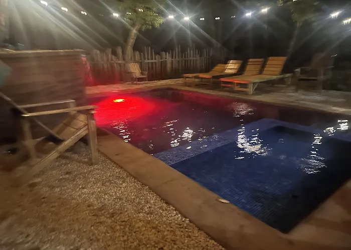 Hotel Avellanas 2*